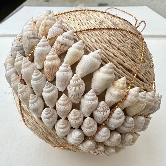 2ct Round Straw and Seashell Ornaments - Picture 12 of 13